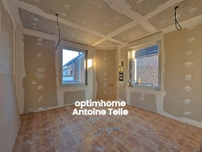 Opportunité à saisir - Maison individuelle avec cour véhicule, garage-dépendance & jardin clos