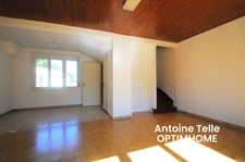 Maison individuelle bâtie sur 700m² - 3 voire 4 chambres, garages, remise et jardin clos