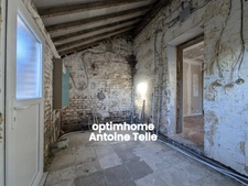 Opportunité à saisir - Maison individuelle avec cour véhicule, garage-dépendance & jardin clos