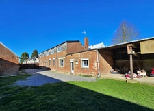 Le Pommereuil - Longère individuelle de 3/4 Chambres avec dépendances & jardin clos sur 1570m²