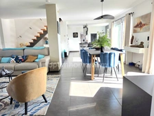 CASSON, JOLIE MAISON FAMILIALE SOUS DOMOTIQUE AVEC PISCINE ET SUPERBE JARDIN PAYSAGE