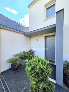 CASSON, JOLIE MAISON FAMILIALE SOUS DOMOTIQUE AVEC PISCINE ET SUPERBE JARDIN PAYSAGE