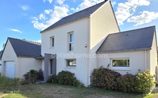 CASSON, JOLIE MAISON FAMILIALE SOUS DOMOTIQUE AVEC PISCINE ET SUPERBE JARDIN PAYSAGE