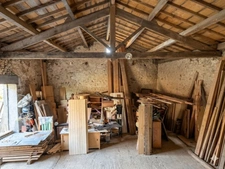 Maison de 162 m² avec séjour de 65 m², 5 chambres, 2 granges et vue nature – Manglieu