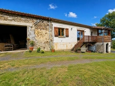 Maison de 162 m² avec séjour de 65 m², 5 chambres, 2 granges et vue nature – Manglieu