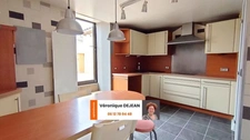 ? Maison à vendre à Orléat – 4 chambres avec local professionnel – 198 m² utiles