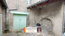 Maison à vendre 3 pièces/2 chambres - 133 000€ - Cour - LA ROCHE BLANCHE (63670)