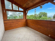 Maison de 162 m² avec séjour de 65 m², 5 chambres, 2 granges et vue nature – Manglieu