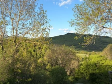 Maison de 162 m² avec séjour de 65 m², 5 chambres, 2 granges et vue nature – Manglieu