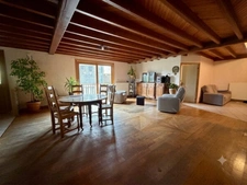 Maison de 162 m² avec séjour de 65 m², 5 chambres, 2 granges et vue nature – Manglieu