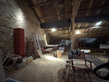 Maison ancienne en pierre avec jardin, terrasse et vastes dépendances – Genevrières (52500)