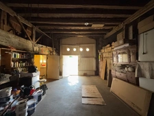 Maison ancienne en pierre avec jardin, terrasse et vastes dépendances – Genevrières (52500)