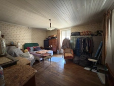 Maison ancienne en pierre avec jardin, terrasse et vastes dépendances – Genevrières (52500)