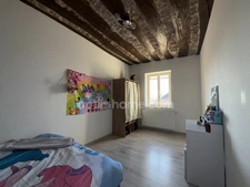 OFFLANGES (39) - – Maison rénovée avec piscine et jardin + terrain de 1,2 hectare