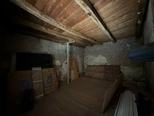 Maison ancienne en pierre avec jardin, terrasse et vastes dépendances – Genevrières (52500)