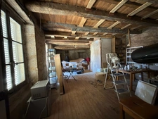 Maison ancienne en pierre avec jardin, terrasse et vastes dépendances – Genevrières (52500)