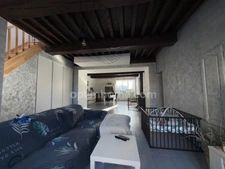 OFFLANGES (39) - – Maison rénovée avec piscine et jardin + terrain de 1,2 hectare