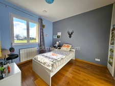 SAVIGNEUX (01480) – Maison familiale 125 m² – 3 chambres – Véranda – Jardin – Garage double