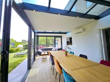 SAVIGNEUX (01480) – Maison familiale 125 m² – 3 chambres – Véranda – Jardin – Garage double