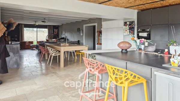 Propriete à vendre 12 pièces ROQUEMAURE 310m²-piscine-spa-sans vis-à-vis- terrain 1225m²