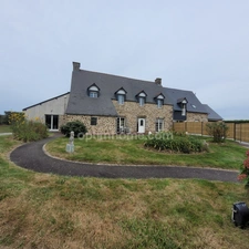 Longère 184 m² T7 - 4 chambres - Terrain 2489 m², près de Dol de Bretagne 