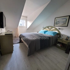 Maison plein centre de Quévert, à minutes de Dinan. Surface 94 m², 5 pièces 4 Chambres, Terrain clos 400 m². Aucun travaux