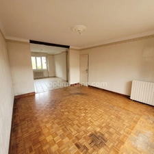 MAISON 6 pièces de  140 m² sur terrain clos de 420 m² en Plein centre ville