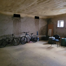 À Dinan, charmant T4 de 87 m² avec 3 chambres, garage, ascenseur, sans vis-à-vis, et sans travaux, accès direct au centre historique et aux commerces