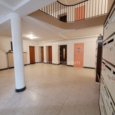 À Dinan, charmant T4 de 87 m² avec 3 chambres, garage, ascenseur, sans vis-à-vis, et sans travaux, accès direct au centre historique et aux commerces