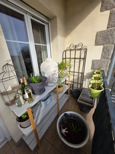 À Dinan, charmant T4 de 87 m² avec 3 chambres, garage, ascenseur, sans vis-à-vis, et sans travaux, accès direct au centre historique et aux commerces