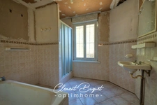 🌳 Propriété de charme rare avec bois, dépendances et 220 m² habitables – À l’abri des voisins à Becquigny 🏡✨