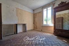 🌳 Propriété de charme rare avec bois, dépendances et 220 m² habitables – À l’abri des voisins à Becquigny 🏡✨