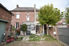 Maison de ville 7 pièces, jardin et dépendance, esprit cottage anglais à LE NOUVION EN THIERACHE (02)