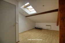Dpt Moselle (57), à louer BOUZONVILLE appartement T2 sous combles avec cuisine équipée