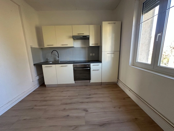 Appartement 1er étage à louer, 5 pièces avec garage et jardin  ZIMMING (57)