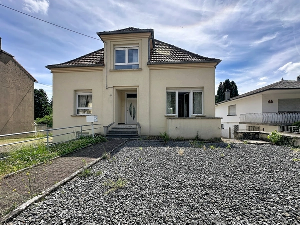 Maison à vendre 8 pièces VARSBERG (57), 2 garages , dépendance et jardin 