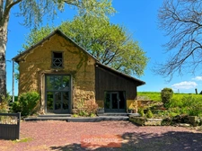 Longère de charme avec piscine et dépendances en campagne proche Tinténiac (35) Confort et calme.