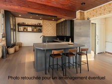 Maison à rénover avec cour, grand garage et terrain constructible