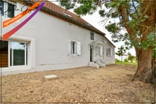 Maison familiale avec vie de plain-pied et grand terrain à vendre à Souvigny