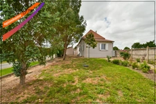 Maison familiale avec vie de plain-pied et grand terrain à vendre à Souvigny