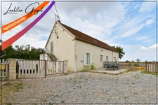 Maison avec dépendances, puits et terrain de 5 780 m² – Cressanges (03)