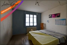Maison avec dépendances, puits et terrain de 5 780 m² – Cressanges (03)