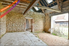 Maison à rénover avec atelier, grange et dépendances – Chemilly (03)