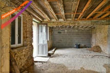 Maison à rénover avec atelier, grange et dépendances – Chemilly (03)