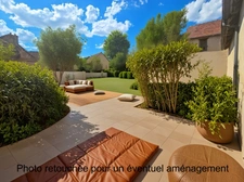 Maison à rénover avec cour, grand garage et terrain constructible