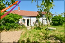 Maison de campagne à vendre à Saint-Léopardin-d’Augy avec dépendances, grange et terrain de 8 200 m²