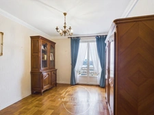 LYON 8 – UN DERNIER ÉTAGE DE 95 m², T4, BALCON ET CAVE