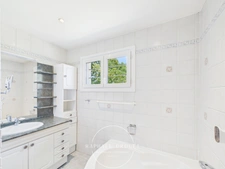 Jardin (38200) - Propriété familiale (196 m2) avec jardin, garage, atelier, piscine et potentiel de valorisation foncière à 5 min de Vienne.