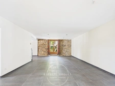 Maison de village familiale – 215 m² habitables – 5 chambres – Cour – Cave – Jardin (38200)