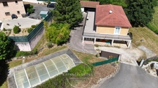 Jardin (38200) - Propriété familiale (196 m2) avec jardin, garage, atelier, piscine et potentiel de valorisation foncière à 5 min de Vienne.